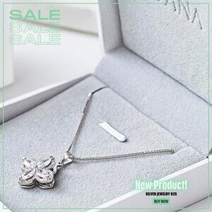 Silver necklace for women with blossom pendant and rhodium plating